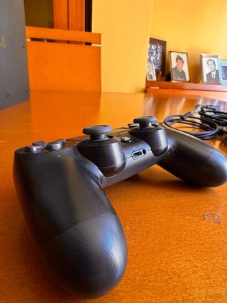 PS4 SLIM 500GB + COMANDO