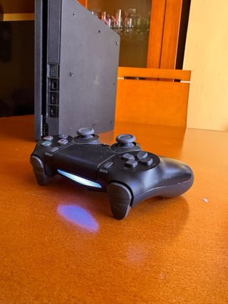 PS4 SLIM 500GB + COMANDO