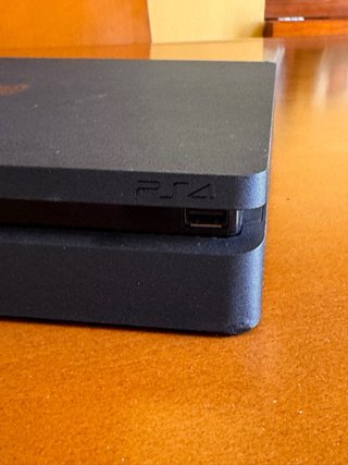 PS4 SLIM 500GB + COMANDO