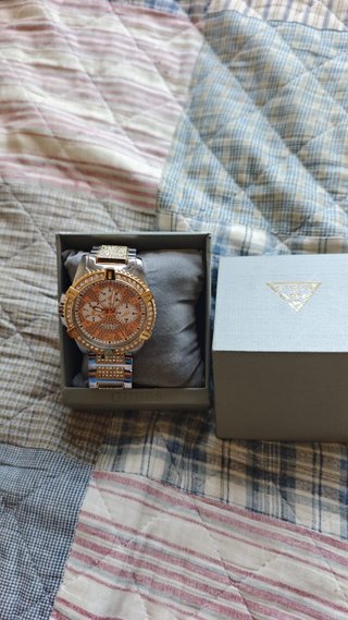 Reloj Guess Dorado y Plateado
