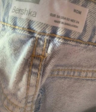 Jeans Bershka Mom Fit Claros Rotos