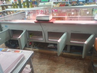 Mostrador refrigerado limpio