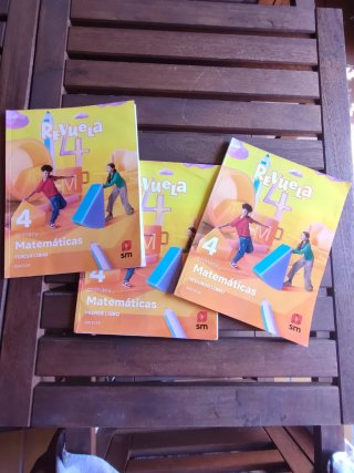 Libros de texto 4 EP, varias asignaturas.
