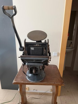 Máquina de impresión tipográfica antigua siglo 19