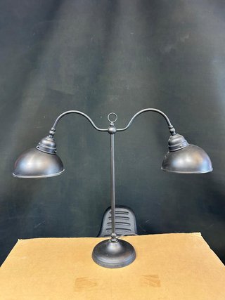 Lámpara de mesa doble metal negra