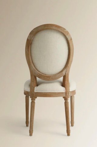 Silla de comedor redonda de madera de roble.