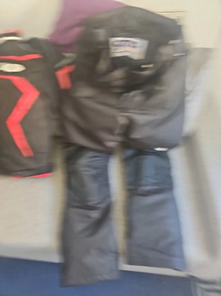 Traje de moto SPIDI negro y rojo