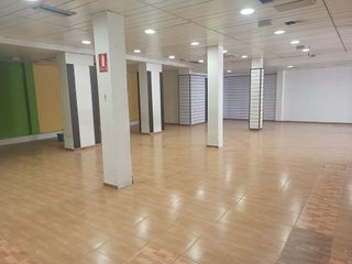 Local comercial en alquiler en Pueblo Nuevo en Madrid