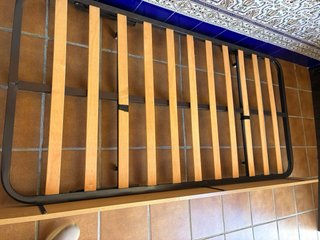 Colchón y dos somier uno con ruedas cama de 90 cm