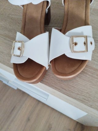 Sandalias Andarina Blancas y Doradas