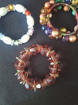 3 Pulseras de bisutería