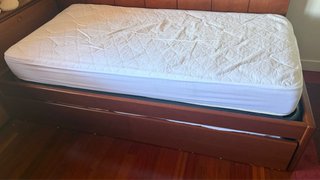 Cama nido madera castaño con un colchón