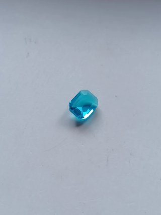 Pietra blue sfaccettata