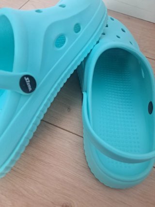 Sandalias tipo C.R.O.C.S. Turquesa