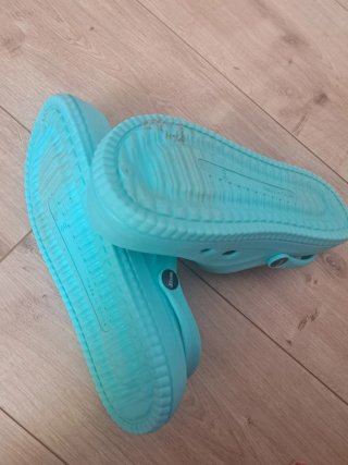 Sandalias tipo C.R.O.C.S. Turquesa