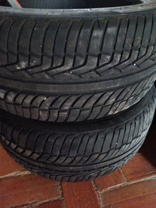 Neumáticos 275,45,20  con aprox 5000km