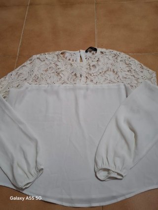 Maglia bianca con pizzo