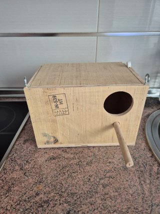 Casa nido para pájaros de madera