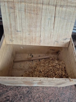 Casa nido para pájaros de madera