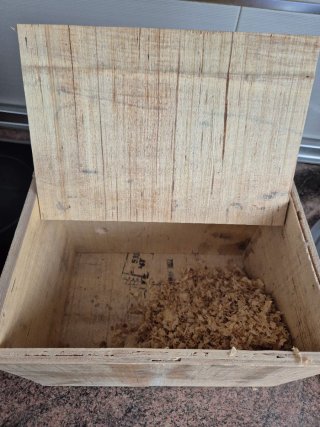Casa nido para pájaros de madera