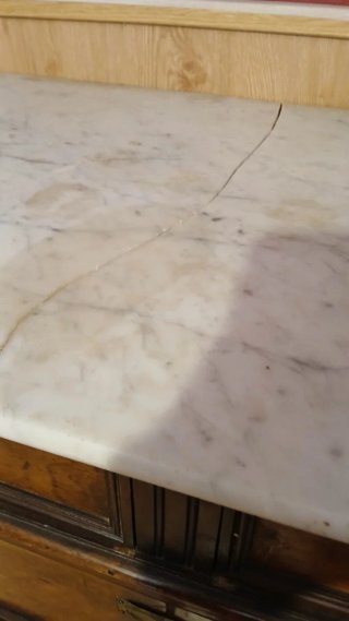 Cómoda antigua madera y marmol