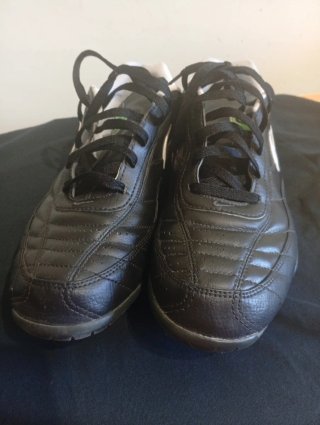 Zapatillas Nike Fútbol Talla 44 Negras y Verdes