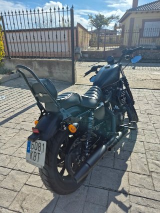 Harley Davidson 883 Negra