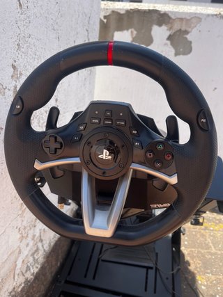 Volante Logitech con soporte y pedales