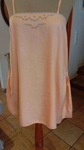 Vestido seda antiguo.