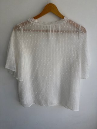 Blusa blanca con encaje