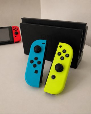 Nintendo Switch + 4 Joy-Con + Accesorios
