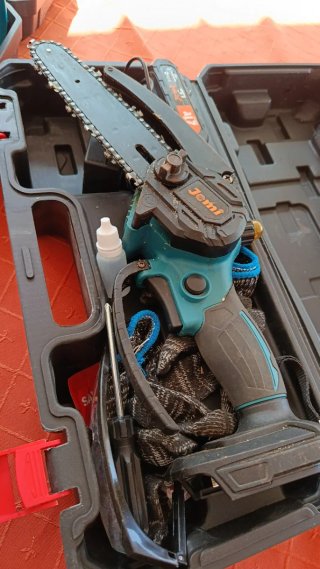 Mini motosierra a batería 36V