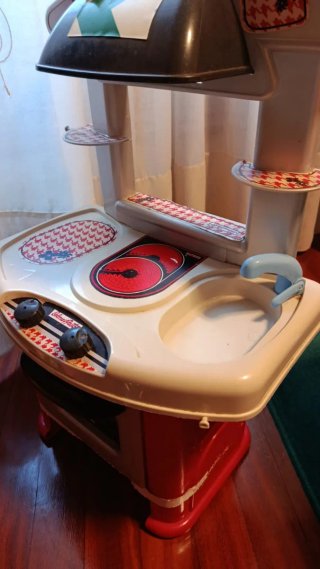 Cocinita de juguete con accesorios