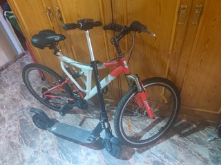Bicicleta y patinete eléctrico