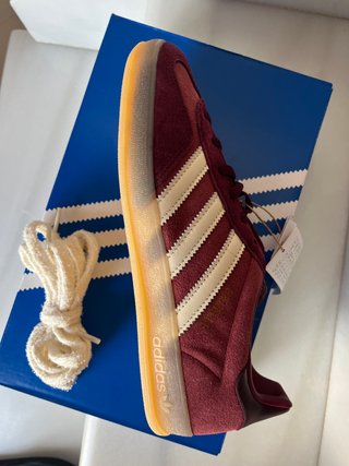 Adidas Gazelle Indoor W Burdeos/Dorado