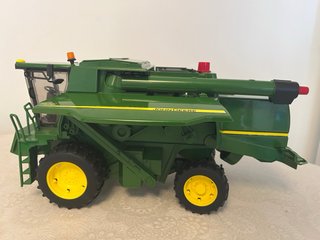 Bruder Cosechadora John Deere