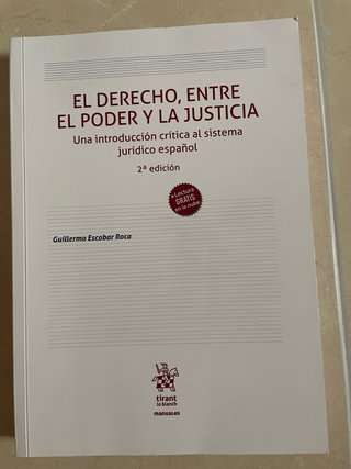 El derecho, entre el poder y la justicia.
