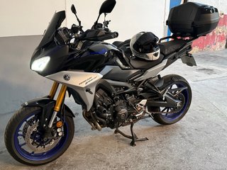 Yamaha Tracer 900 GT Negra y Azul