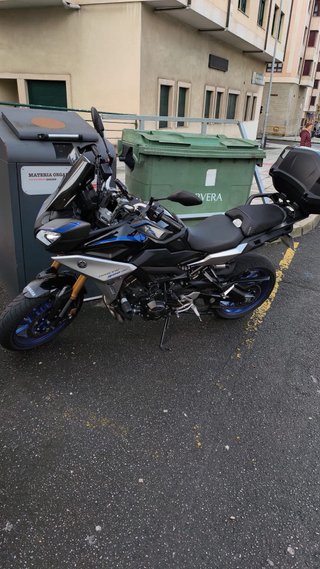 Yamaha Tracer 900 GT Negra y Azul
