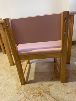 Escritorio y silla infantil rosa