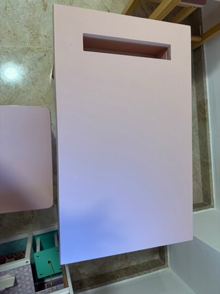 Escritorio y silla infantil rosa