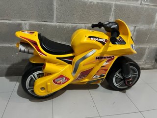 Moto correpasillos infantil amarilla