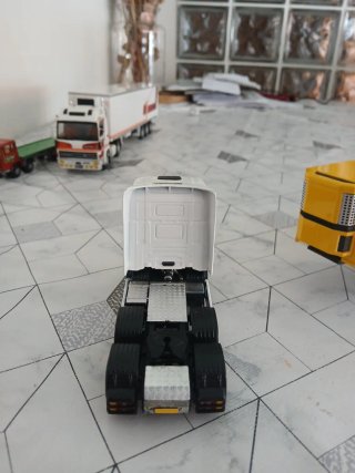 Camión Scania carrarama 1/50