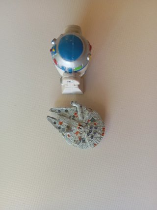 Figuras Star Wars Antiguas R2-D2 y Halcón Milenari