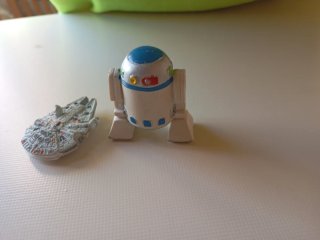 Figuras Star Wars Antiguas R2-D2 y Halcón Milenari