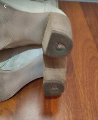 Stivali alti in pelle beige con tacco