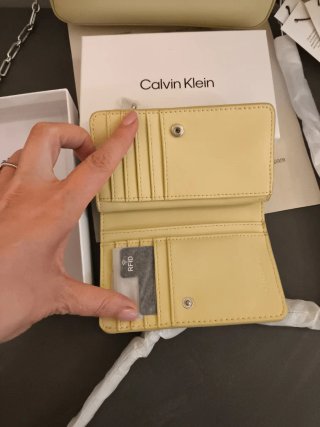 Portafoglio donna Calvin Klein giallo