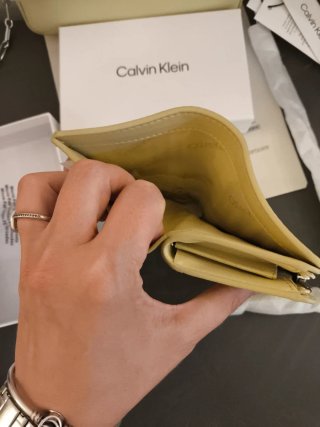 Portafoglio donna Calvin Klein giallo