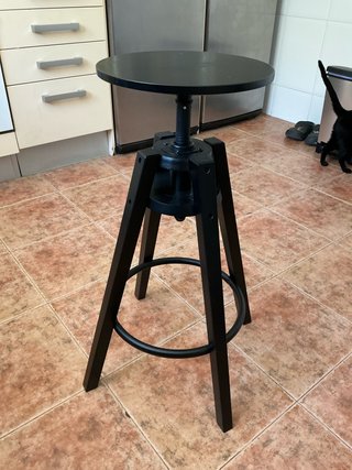 Taburete alto industrial negro