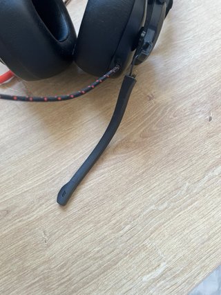 Auriculares JBL negros con micro dañado